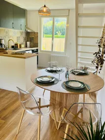 Maison Evasion Voyage parking et jardin by Art de Voyager - Image 3