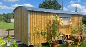 Poachers Keep, Shepherds Hut - Image 3