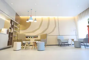 Home Inn Neo Qingdao Zhanqiao Railway Station East Square Metro Station - Image 2
