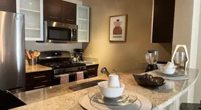 Hollywood loft spectacular free parking - Image 3