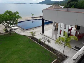 Silver Fern Beach Retreat - Image 3