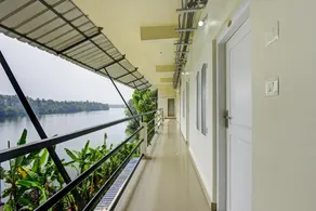 SPOT ON Hotel Aqua Palace Inn - Image 2