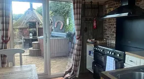 Bridie -rose lodge, with wood fuel hot tub -mini safari -on your doorstep - Image 5