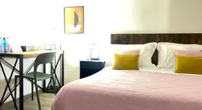 Smart-Gold-Central-Apartment-Elegant-Style - Image 2