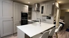 2 bedroom self catering detached outhouse with garden area - Image 3