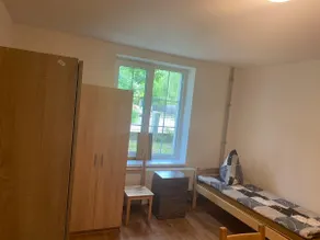Sleep & Go Praha 9 - Triple Room - Image 5