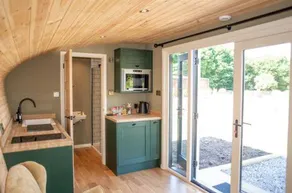 Hares Retreat - Middle Cabin - Image 4