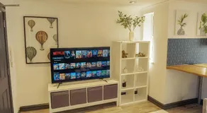Central Cardiff 3-Bed Apartment Fibre WiFi Street Parking - Image 3
