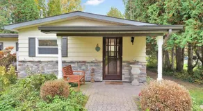 Rustic cottage on Canal Lake - Image 4