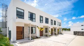 Walk to Beach, NEW LUX 4BD Villa & Pool! Near Holetown - Image 5