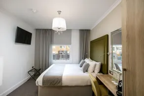 Park Avenue J Hotel London - Image 2