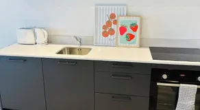 Stylish Modern 1-Bed Apartment - Image 3