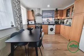 Central 2Bed&2Bath Flat w/ FREE Wi-Fi / Parking - Image 4