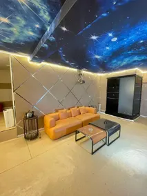 TT cos selfie self-service hotel - Image 3