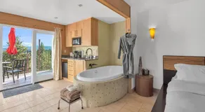 Pikes Peak Paradise Bed and Breakfast - Image 3