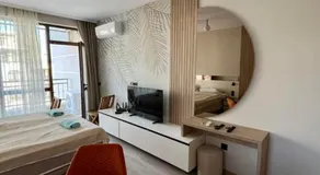 Sorrento Pool View Apartment - Image 2