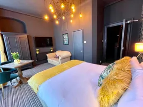 Brighton Hot Tub Apartments - Image 3