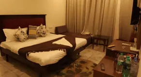 RoyalVilla - Image 2