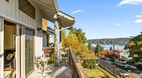 Large Lk Washington View Family Home - Image 4