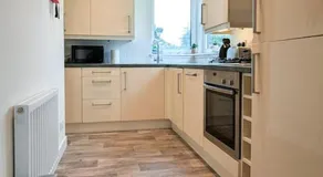 Parkgate 2 bed, private parking, Rosyth M90 - Image 5
