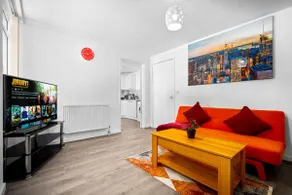Luxury New House with free Parking - Image 2
