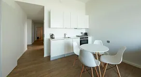 Living Suites - Image 4