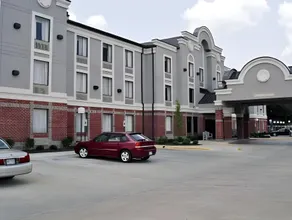 Holiday Inn Express Hotel & Suites Greenville By IHG - Image 4