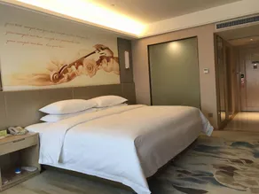 Vienna Hotel Chengdu Xinjin Old Pier Liujianian Metro Station - Image 4