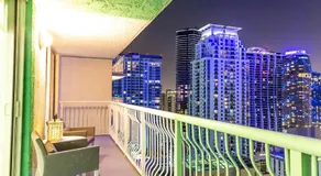 Top Stay Miami Blue Brickell - Image 2