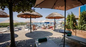 Villa Versus Beach - Image 3