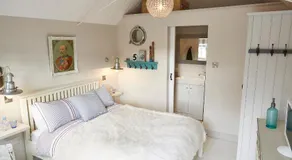The Sailor's House at Blue Door Barns - Image 3
