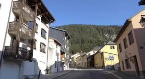 Appartement au cœur du village avec parking privé - Image 3