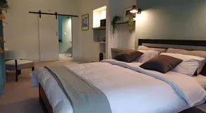 Crescent House - Image 2