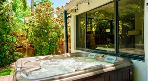 Entire luxurious gated House with front & backyard 10min drive to Miami beach  - Image 3