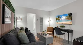 6th Haven, Arcade, King Bed, Games, 1 Mile to Beaches - Image 2