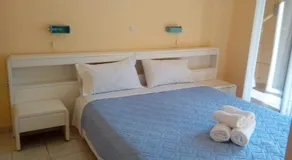 Yellow house - Image 2