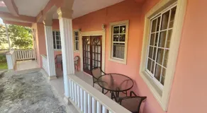 Airport Heights Apartment - Image 4