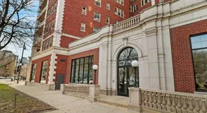 Sleek 1-Bedroom Apt in Chicago - East Park Tower 0610 rep - Image 3