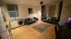 vancouver place 10 min from city center and close to all shops OVER 25 ONLY kids with adults allowed - Image 2
