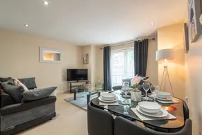 Apartment 8 - Image 3