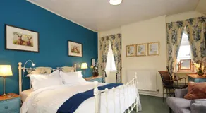 Sycamore Apartment - Image 2