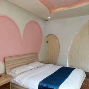 Deyilin Theme Hotel - Image 3