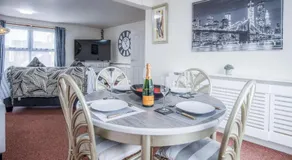 Fulke Street - 2 Bedroom Apartment - Milford Haven - Image 3