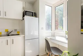 Bright & Cosy One-Bed Apartment - Image 5