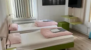 Waffel Cafe HOSTEL Monteurwohnung Ferienwohnung - Image 5