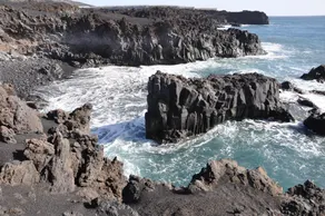 Hiking on volcanos and swimming in the ocean - Image 4
