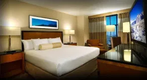 RoyalView Hotel and Suites -Guest Room - Image 2