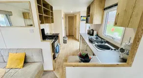 3 Bedroom Caravan CW44, Whitecliff Bay, Dog Friendly - Image 3