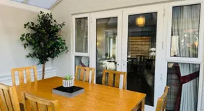 City Stay with Jacuzzi Gym Free Parking 2 Spaces - Image 3