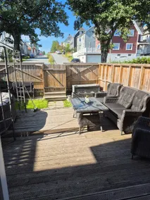 Three-Bedroom Townhouse Central - Image 2